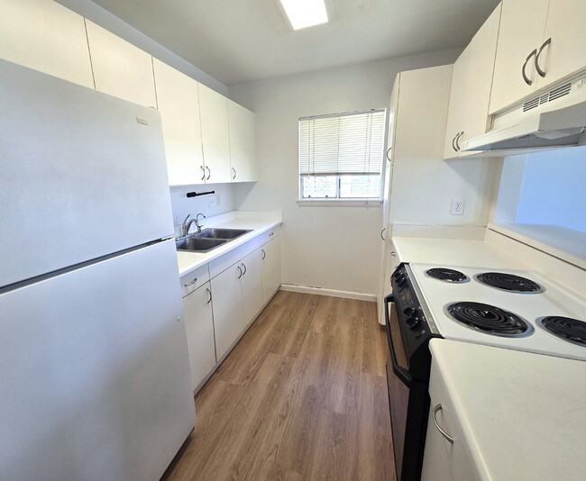 Building Photo - 2br/2bath Home with Garage in Waikele