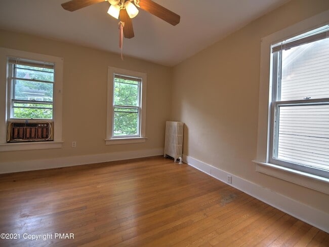 Building Photo - 707 Scott St