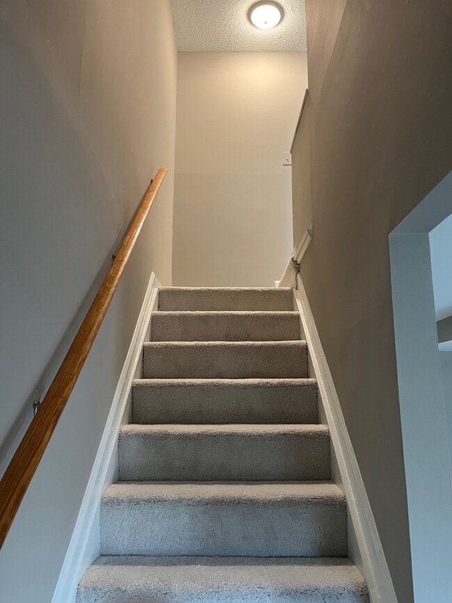 Building Photo - 8517 Pioneer Dr