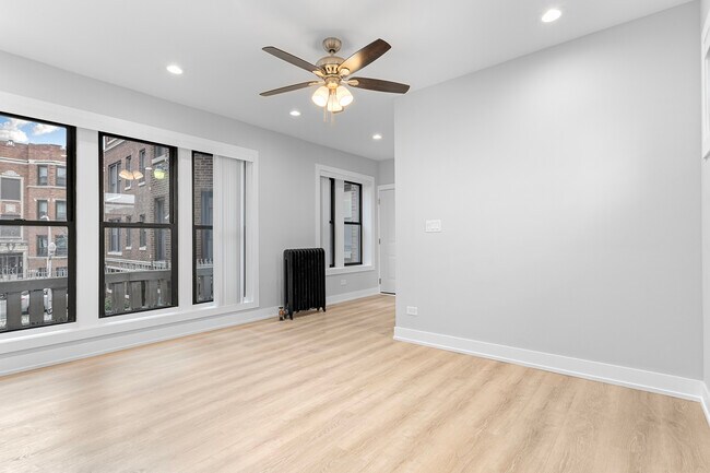 Building Photo - 1651 W Jonquil Terrace