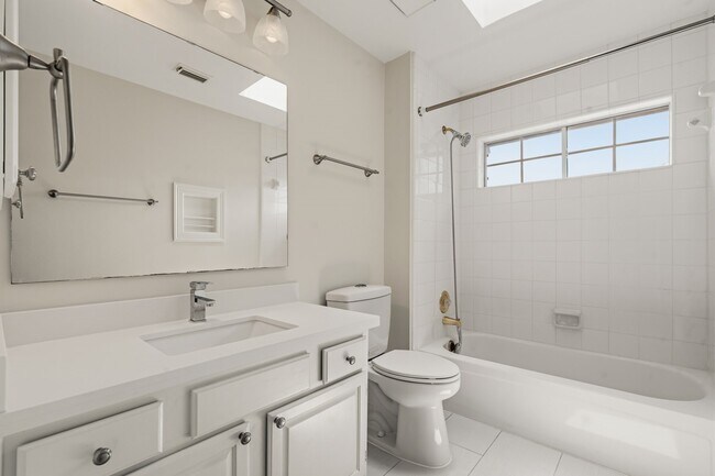 Building Photo - 14207 Woodville Gardens Dr