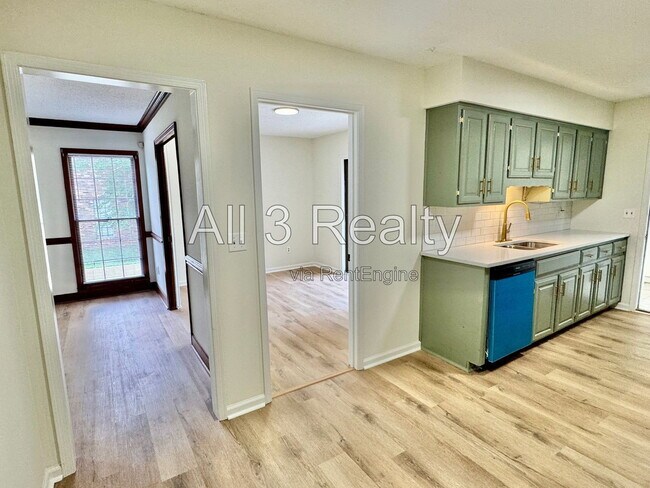 Building Photo - 2905 Willow Ln Dr