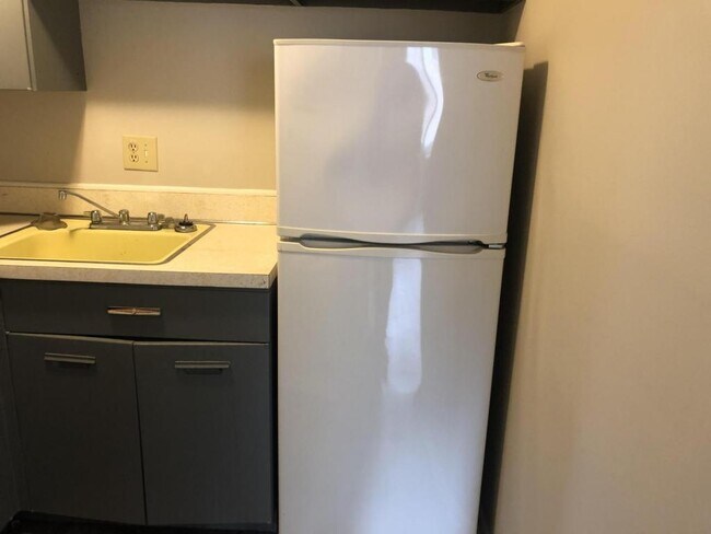 Building Photo - 2210 Montclair Avenue #103