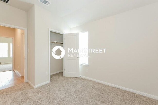 Building Photo - 3 Bedroom Pet-Friendly Home in Hutto, TX w...