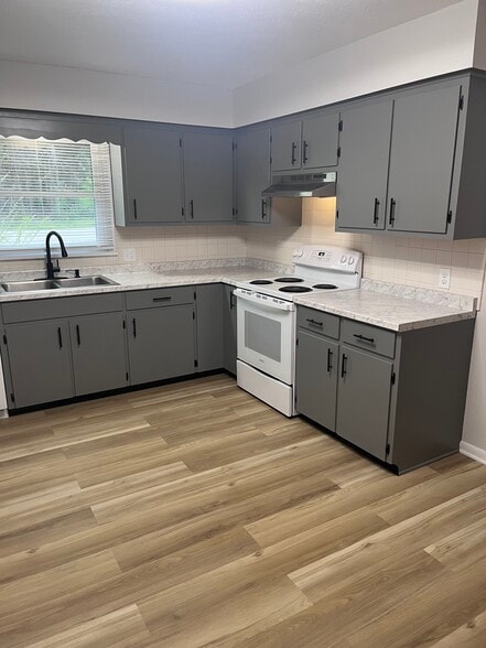 Kitchen - 3300 Twin Hills St NW