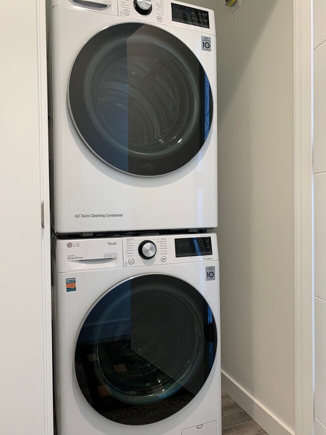 W/D - 3916 SW Dawson St