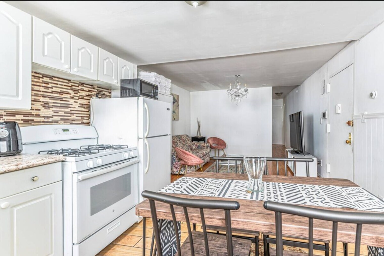 Building Photo - 600 2nd Ave