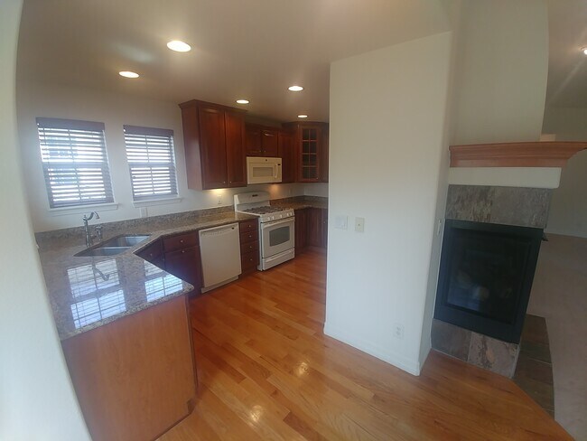 Kitchen - 8322 E 149th Dr