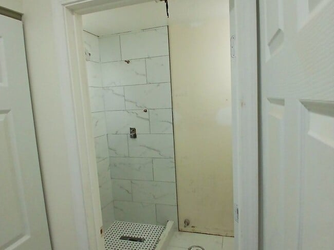 Building Photo - 1150 Regency Dr