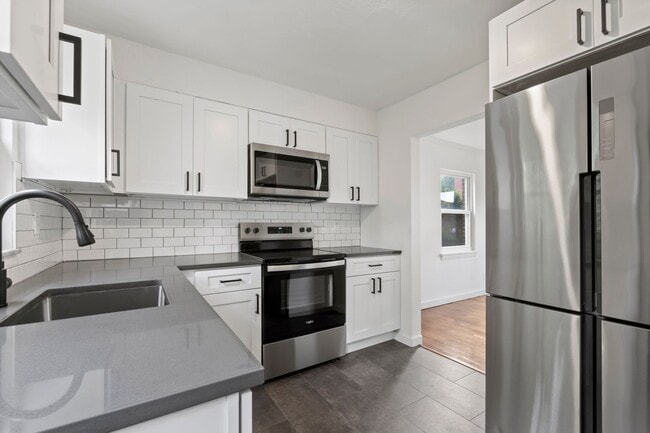 Building Photo - AVAILABLE NOW! Fully RENOVATED 3 bedroom in McKeesport!