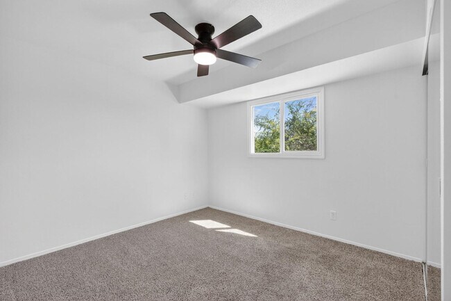 Building Photo - 8548 E McDonald Dr