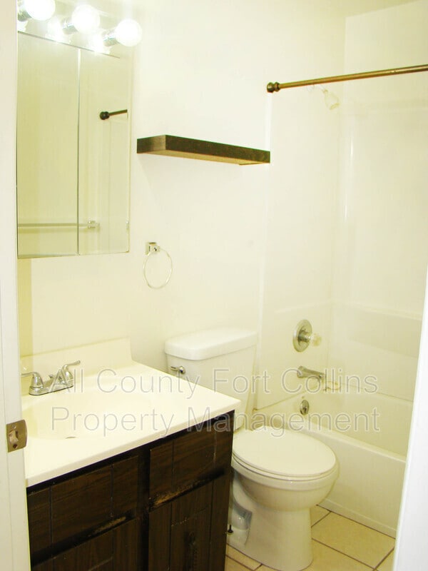 Building Photo - 1719 Larch St