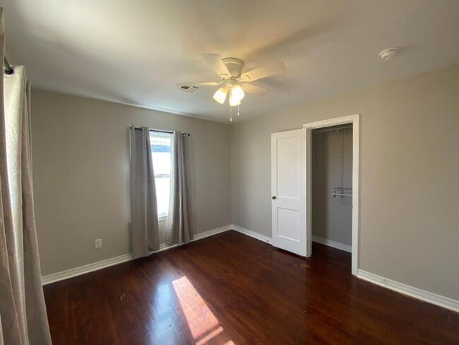 Building Photo - Charming 2-bedroom, 1 bathroom home.