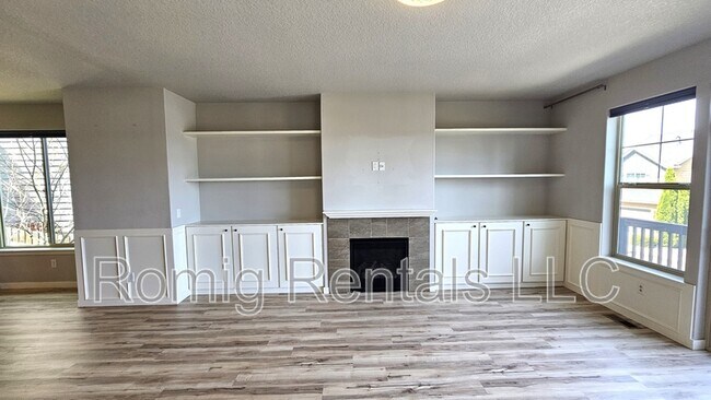 Building Photo - 1405 NE 71st Dr