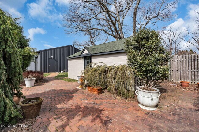 Building Photo - 460 Brickyard Rd