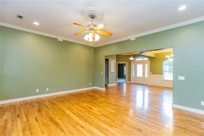 Building Photo - 2308 SW Chinquapin Ave