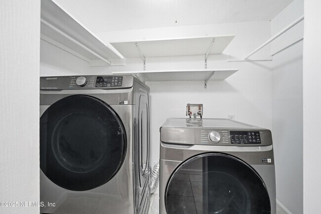 Building Photo - 4329 Plaza Gate Ln S