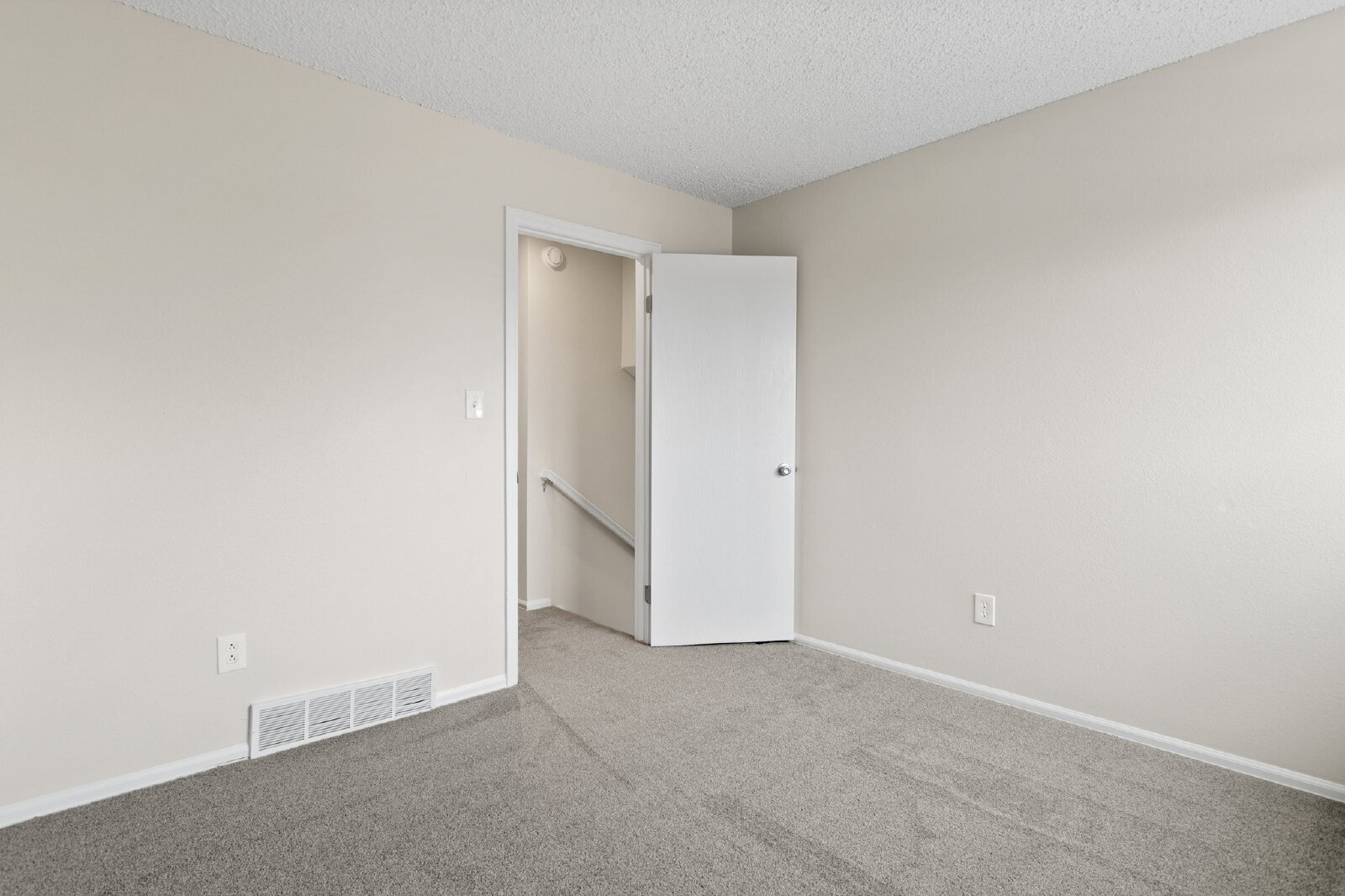 Building Photo - Corner Lot Charmer Near Fort Carson & Pete...