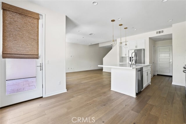Building Photo - 216 Finch