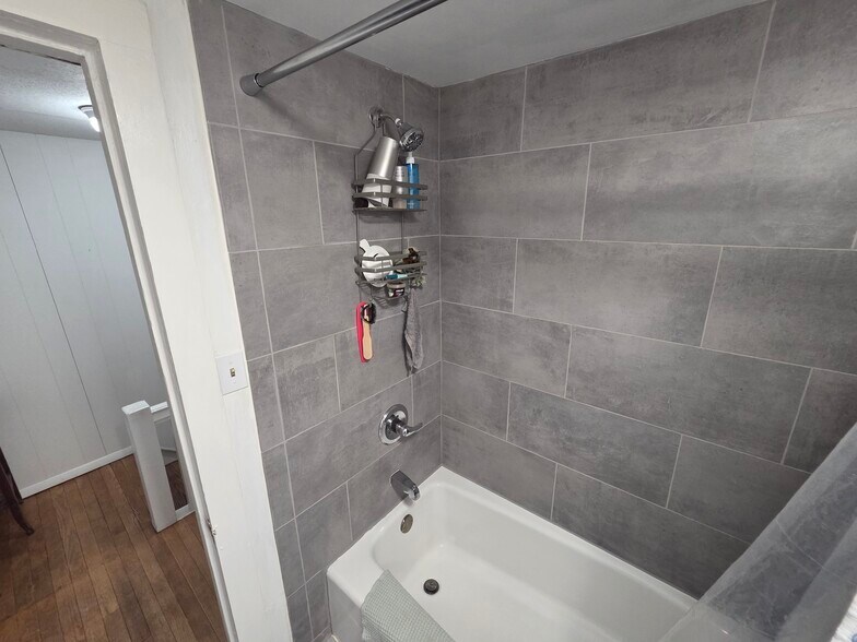 Building Photo - 400 Bennett St