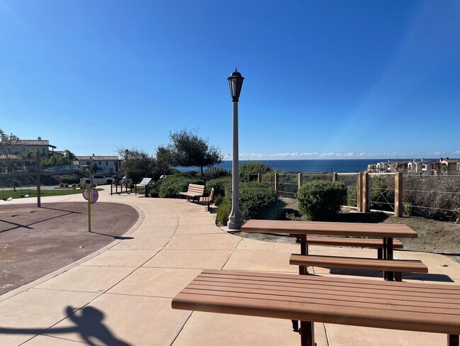 Building Photo - 3 bd/3.5 Ba Sea Summit Panoramic Ocean Vie...