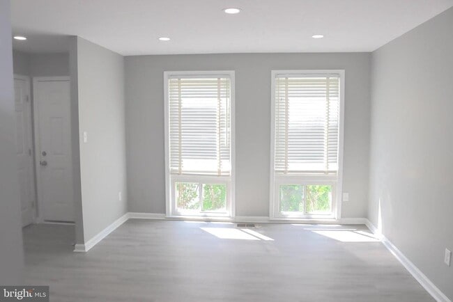Building Photo - 1029 Kings Ct