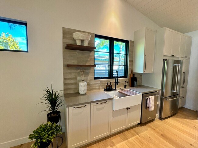 Building Photo - 1910 Raymond Ln