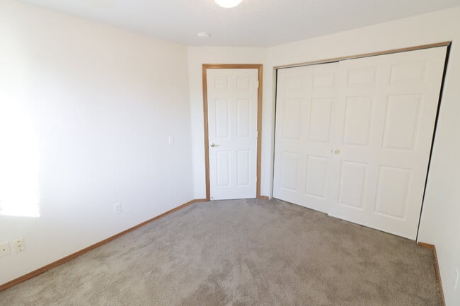 Building Photo - 3 Bedroom 2.5 Bathroom  Townhome