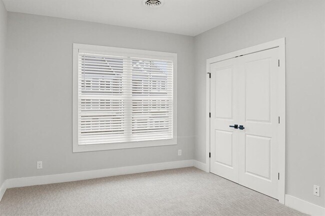 Building Photo - 1155 Marina Pkwy