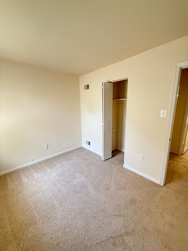 Building Photo - 8415 Benecia Ct