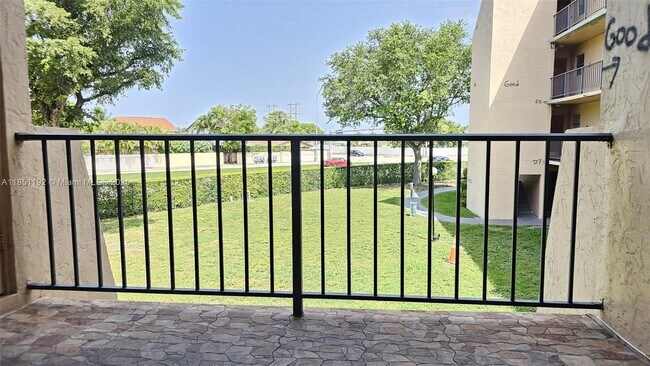 Building Photo - 13715 Kendale Lakes Cir