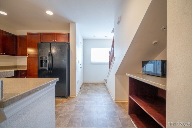 Building Photo - Available for move in on 7/8/25.   2 bedro...