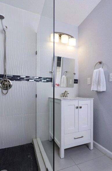 Building Photo - 10282 Vinemont St