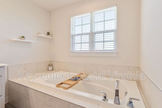 Building Photo - 515 Spring Hill Pl