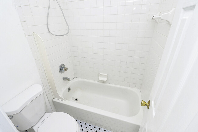 guest bath - 12420 Lazy Oak Ln