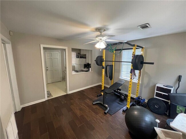 Building Photo - 737 Sunnybrook Dr