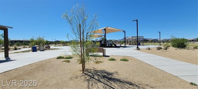 Building Photo - Spacious Henderson Townhome with Balconies and Resort Amenities