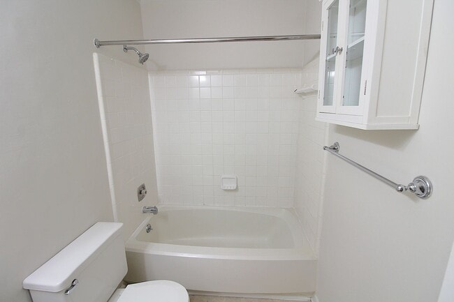 Building Photo - 2 Bedroom Condo in South Park!