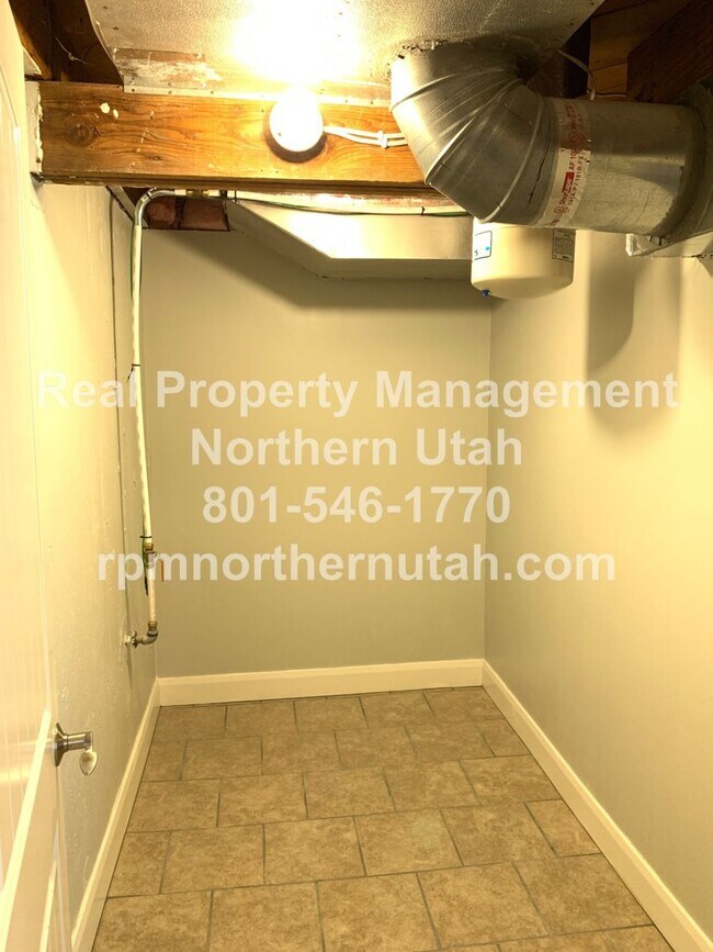 Building Photo - Beautiful 4 Bed 2 Bath Ogden Home Coming S...