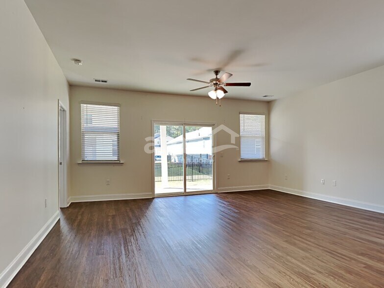Building Photo - 118 Thatchet Dr