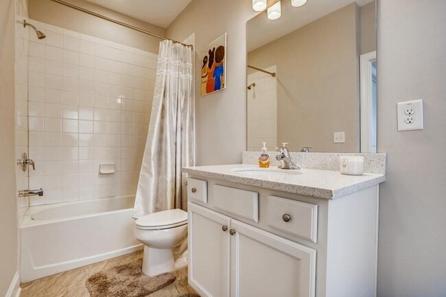 Building Photo - 2359 Montford Pl
