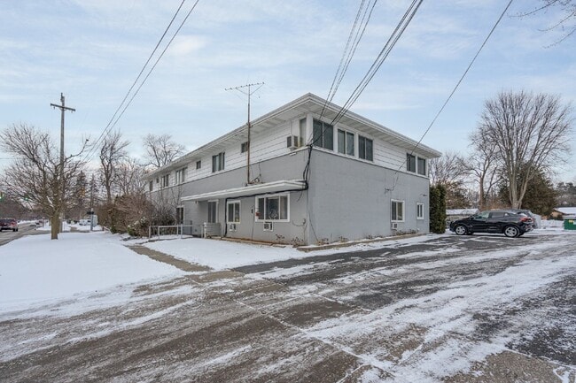 Building Photo - Cozy Efficiency Apartment in Midland $800 per Month Utilities included!