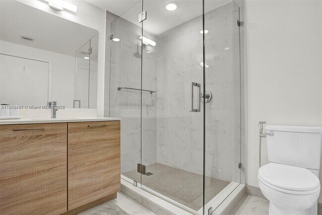 Building Photo - 16385 Biscayne Blvd