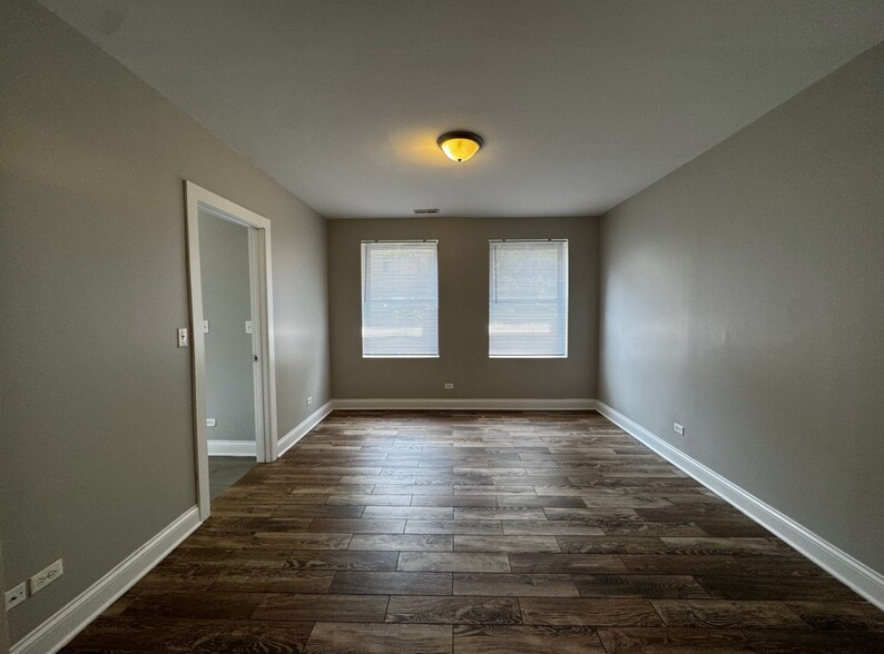 Dining Room - 5003 N Sawyer Ave