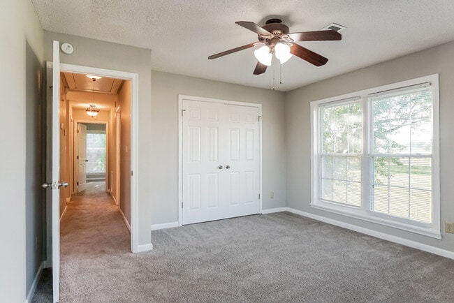 Building Photo - 7033 Brassie Bend