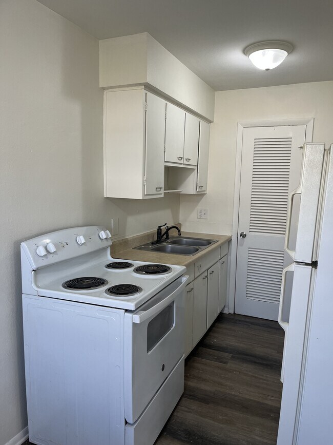 Building Photo - 256 S Harbine Ave