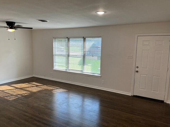 Building Photo - 138 Vandenburg Dr