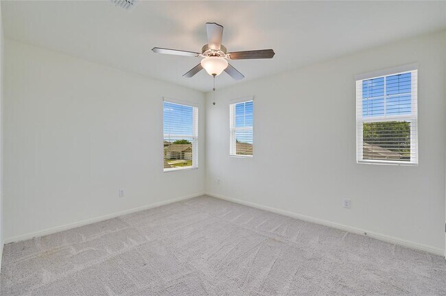 Building Photo - 268 Wren Ln