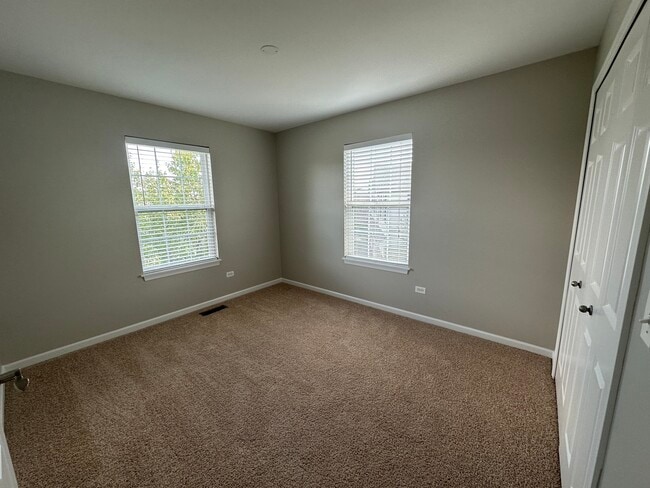 Building Photo - 738 Oak Hollow Rd