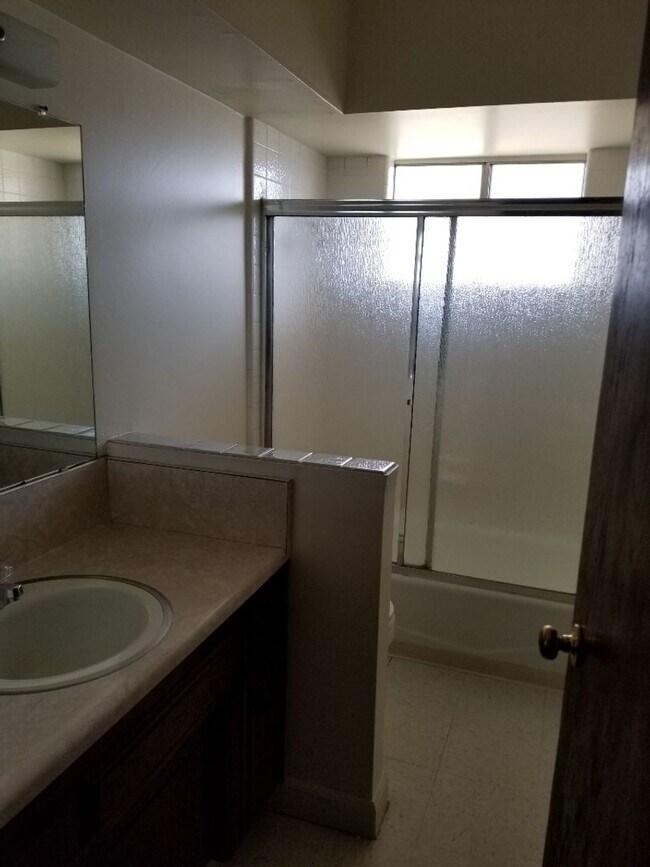 Building Photo - 5101 Appleblossom Dr